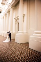 Wedding couple in a room woth columns