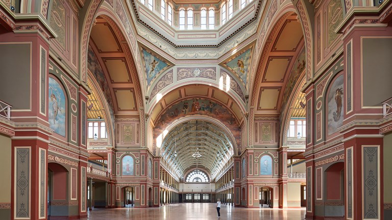 Decorate interior of a large hall with dome ceilings